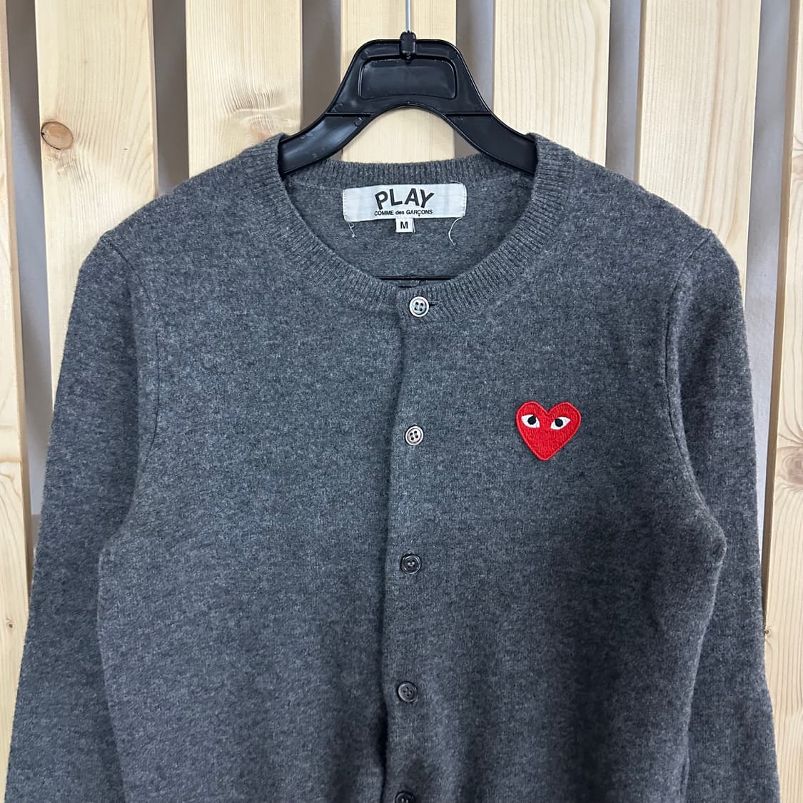 (M) 꼼데가르송 레드와펜 그레이 니트 가디건 상품이미지3