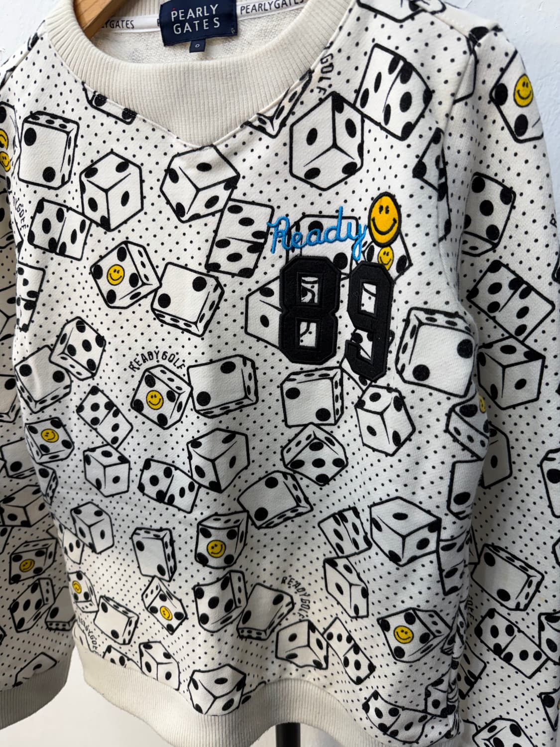 정품) 파리게이츠 여성 다이스 패턴 스웨트 맨투맨 1ㅋ 상품이미지3