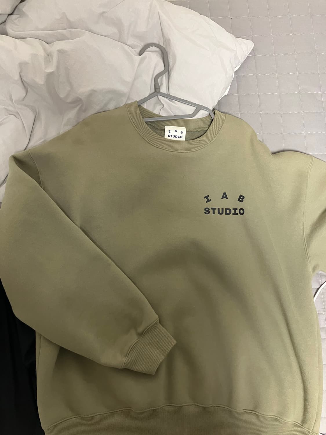 IAB 아이앱 올리브 맨투맨 상품이미지1