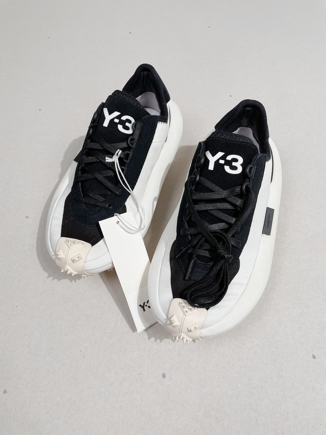 (정품/새상품) 와이쓰리 여성 마쿠라 블랙 화이트 스니커즈 상품이미지1