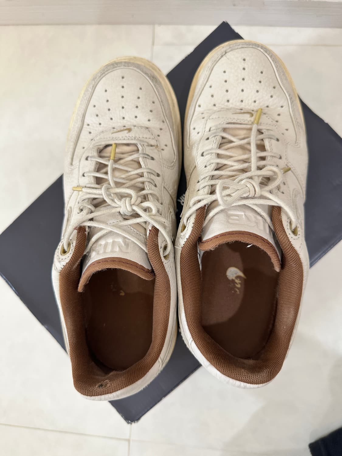 나이키 에어포스1 로우 럭스 펄화이트 260 상품이미지5