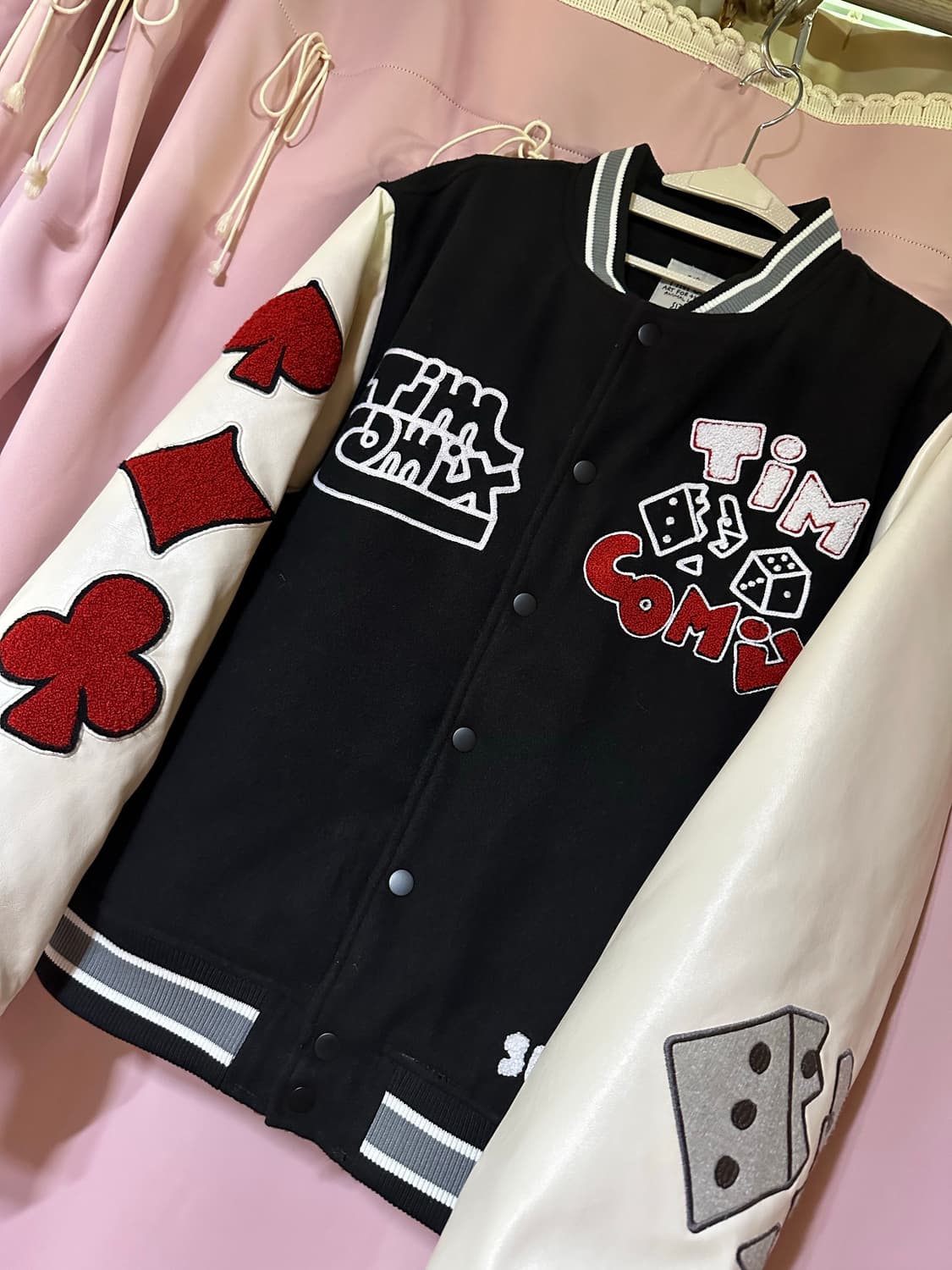 팀코믹스 트럼프 앤 다이스 바시티 자켓 블랙 팀코믹스 바시티자켓 상품이미지2