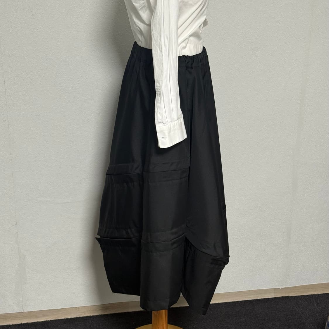 24ss 꼼데가르송 꼼데가르송 입체 비대칭 스커트 s 상품이미지2