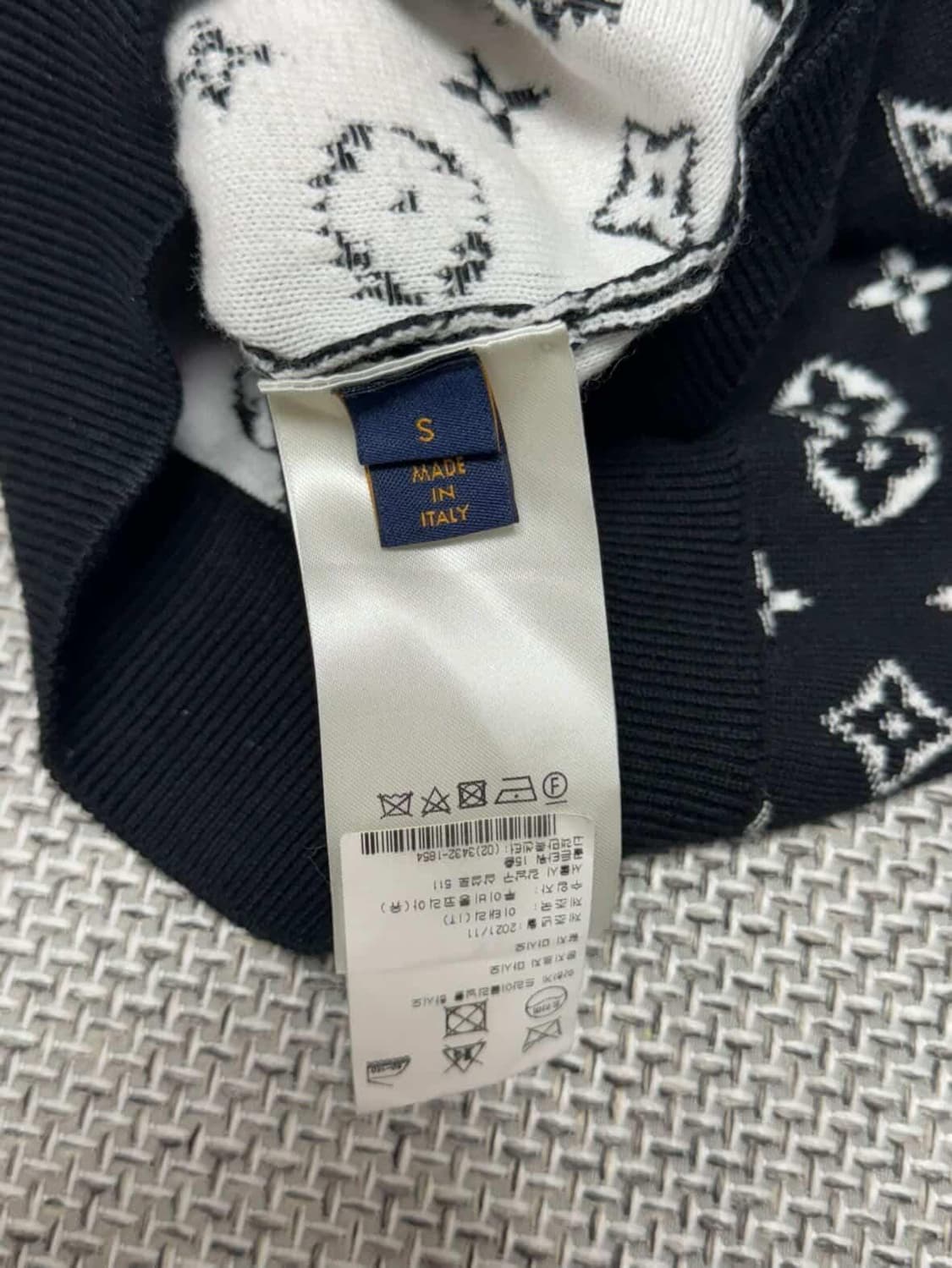 루이비통 그라디언트 모노그램 니트 상품이미지3