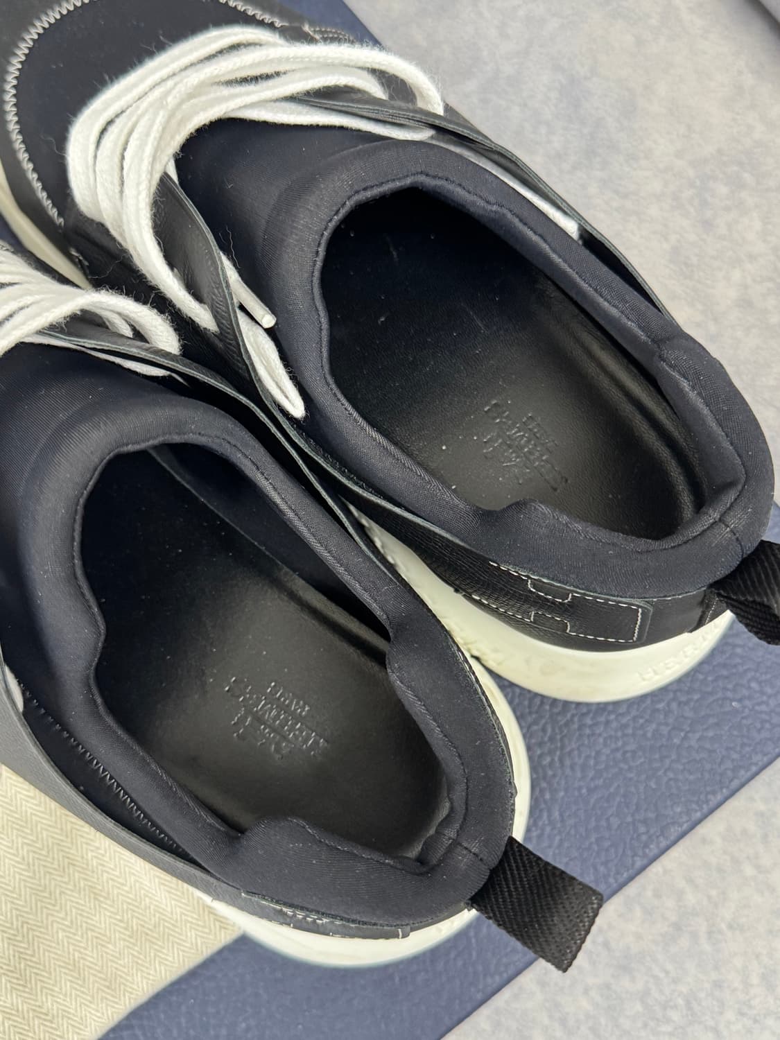 [40.5] 에르메스 레더 트리밍 스니커즈 블랙 상품이미지2
