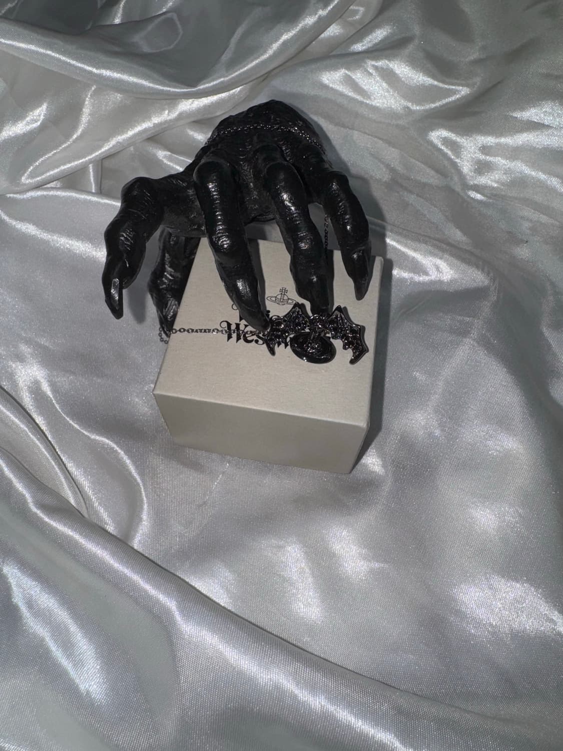 Vivienne westwood batwing orb necklace  상품이미지1