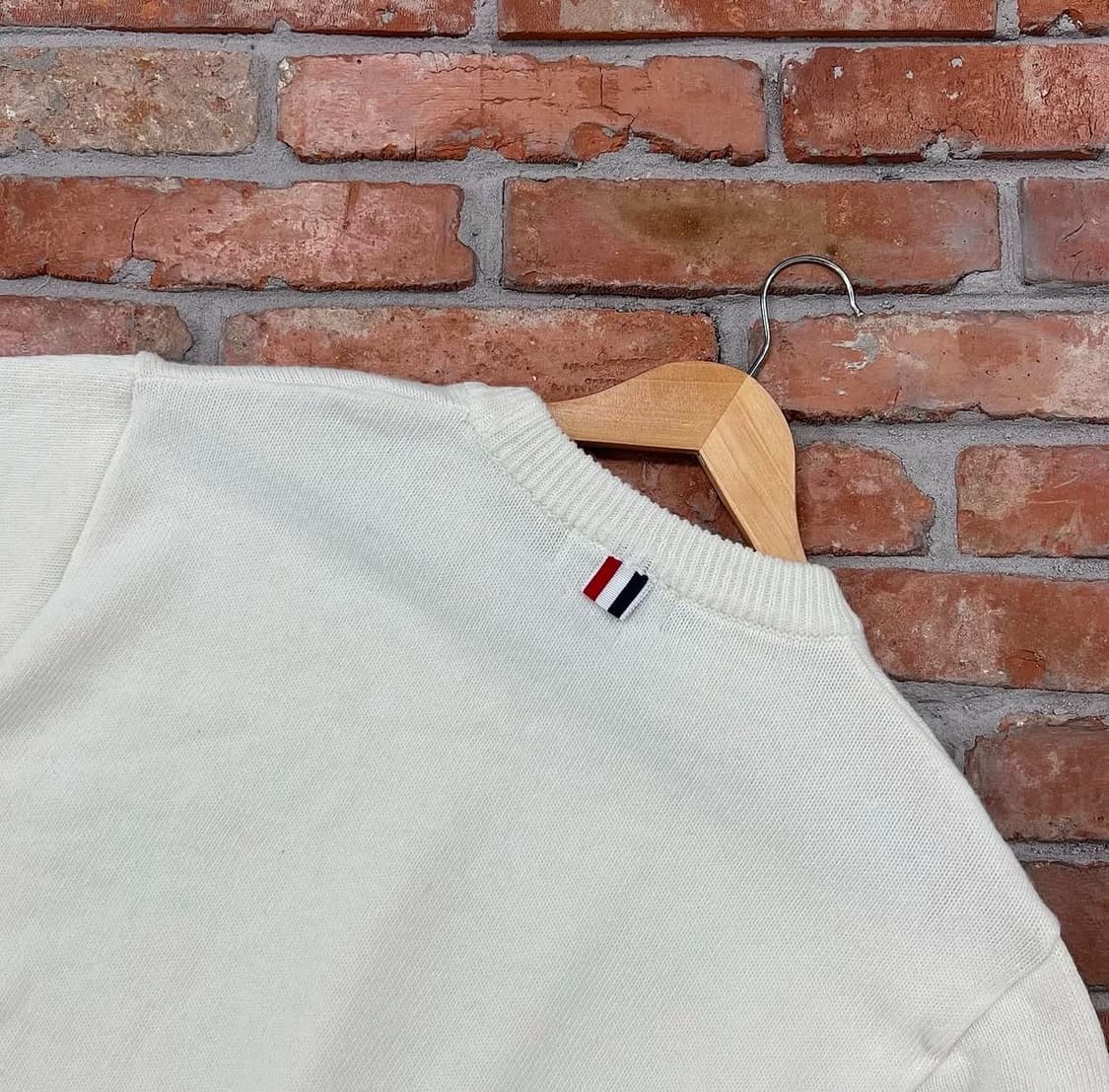 톰브라운 램스울 라운드 화이트 니트(무료배송) 상품이미지4