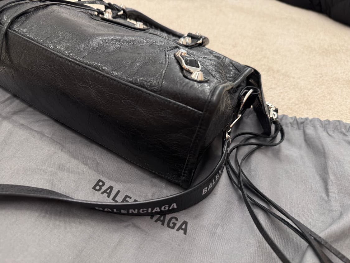 발렌시아가 시티 모터백 블랙 스몰 은장 상품이미지7