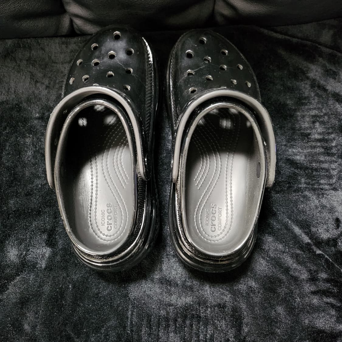 크록스 블랙 유광 스톰프 하이 샤인 클로그 - M6W8 (250) 상품이미지5