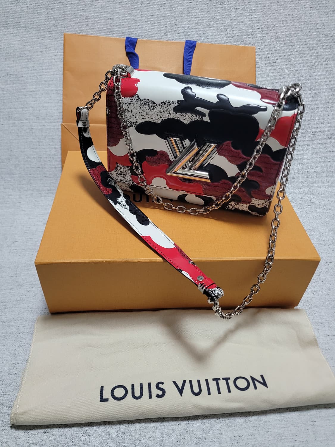 (새상품 한정판) 루이비통 트위스트에피MM 카모 리미티드에디션 팝니다 상품이미지2