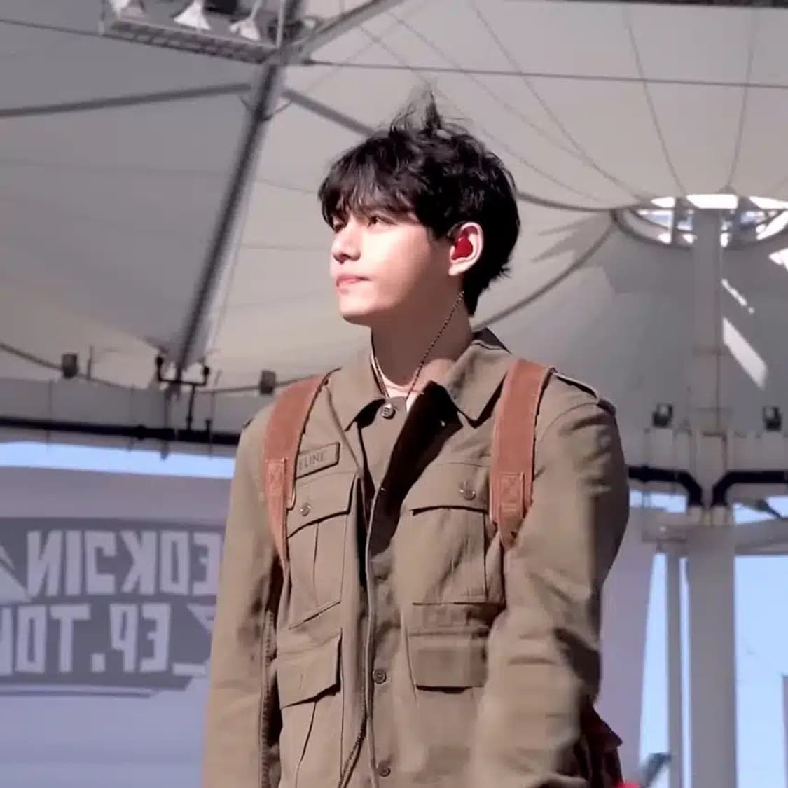 [BTS 뷔님 착용] 셀린느 25ss 사파리 카키 필드 자켓 상품이미지2