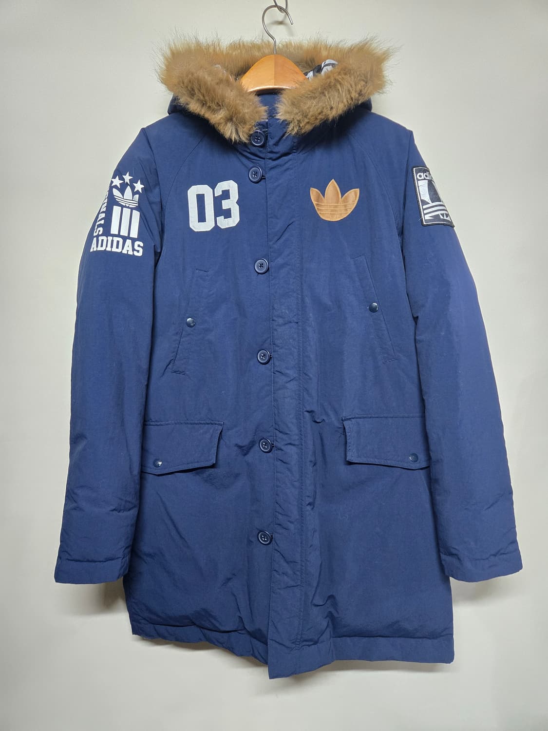 아디다스 배지 다운 패딩 네이비110 상품이미지1