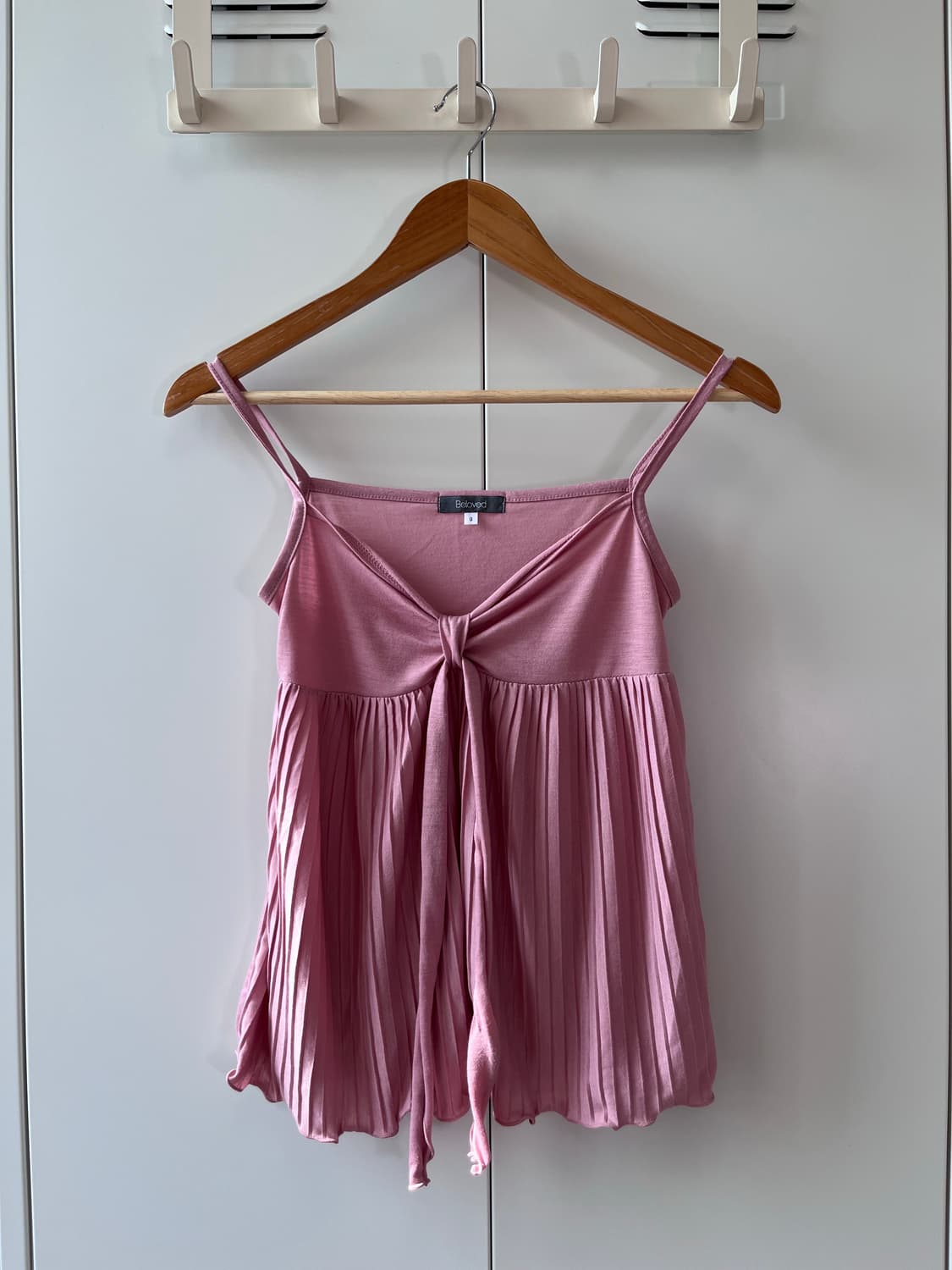 Beloved 리본 꼬임 핑크 플리츠 슬리브리스 상품이미지2