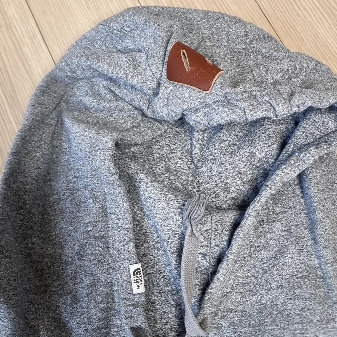 노스페이스 회색 후드티 레드 로고(105) 상품이미지3