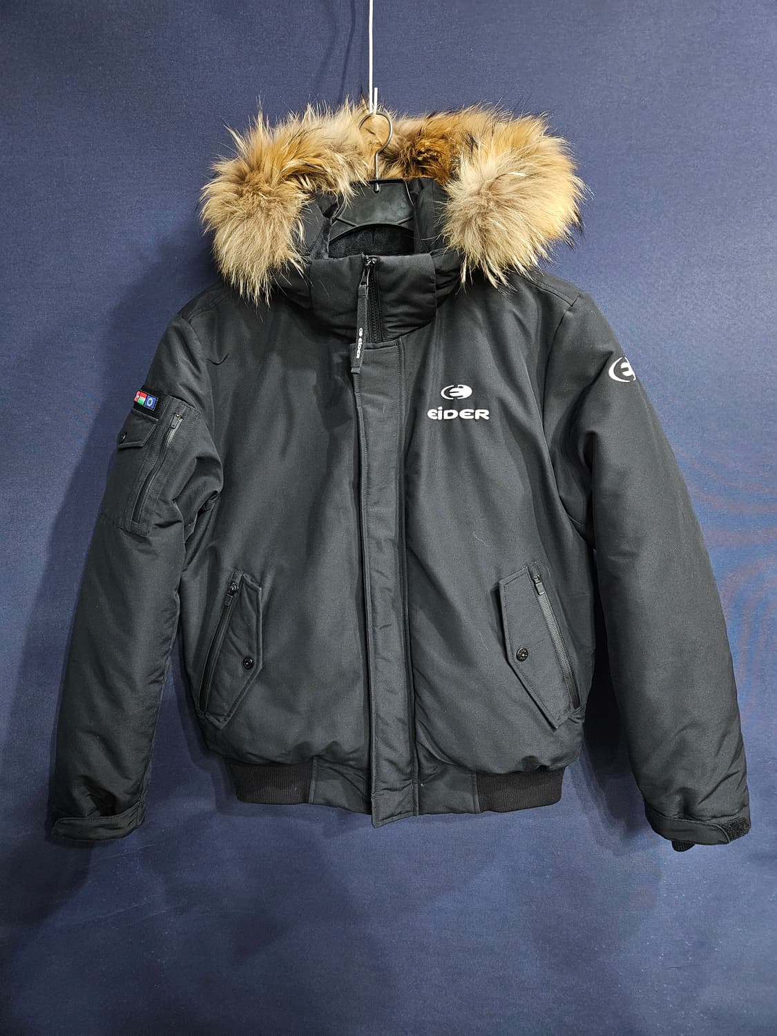 아이더 블랙컬러 남성 100 구스다운 숏패딩  상품이미지1