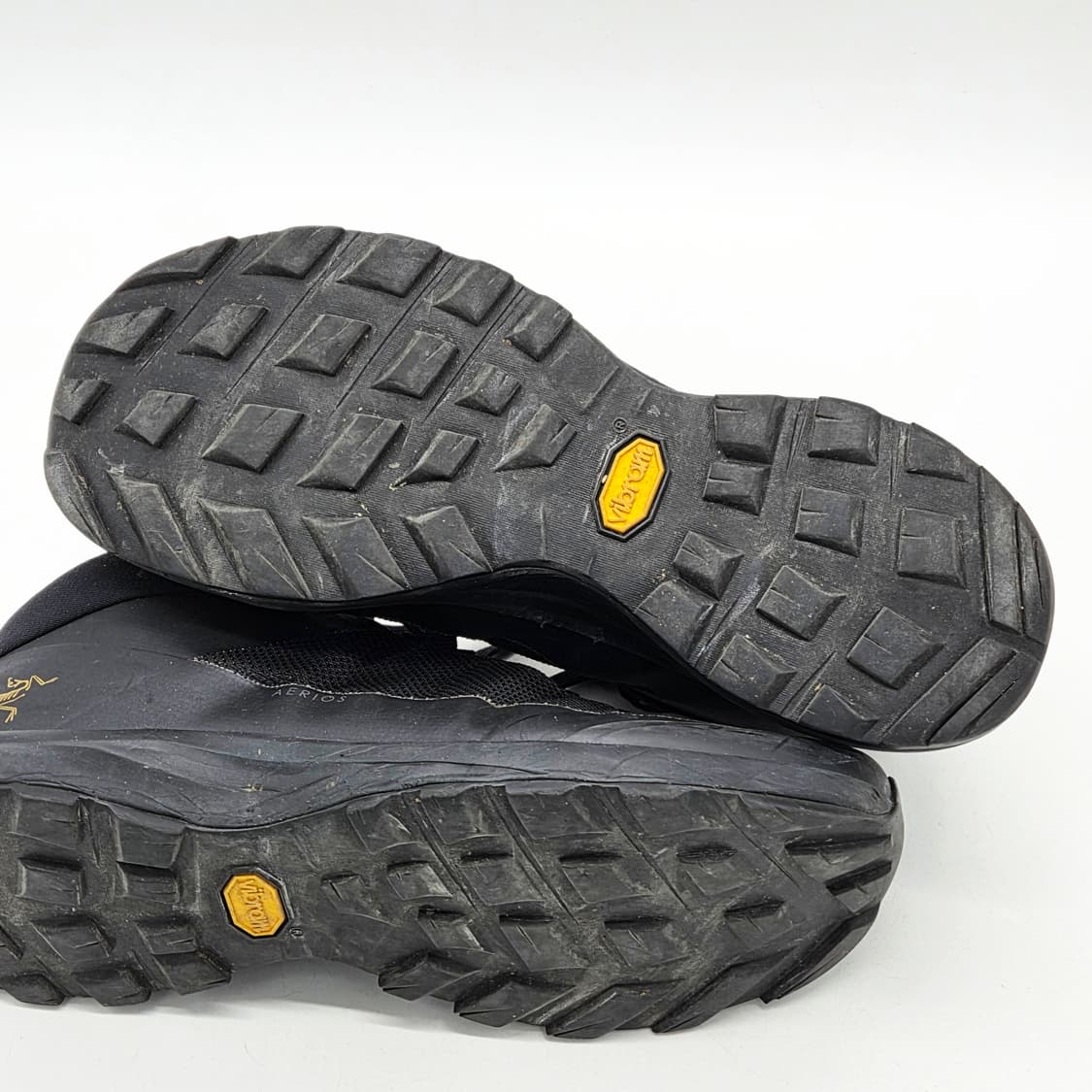 아크테릭스 에어리어스 미드 GTX 블랙 (260) 상품이미지3