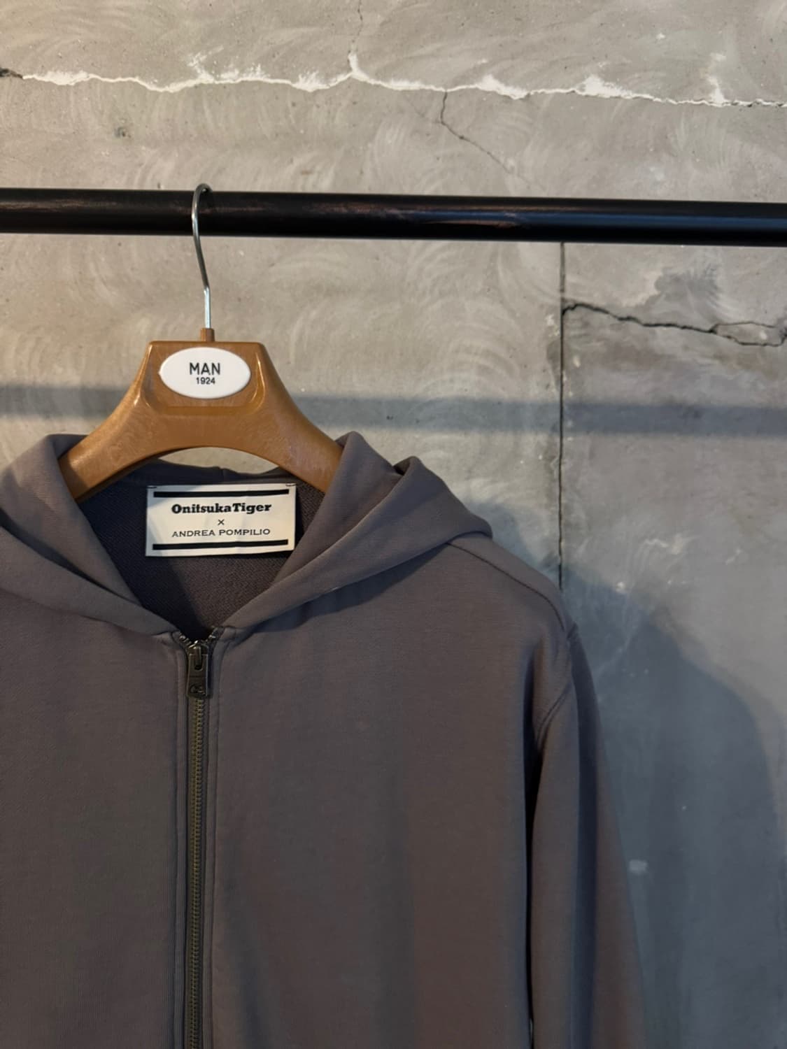 오니츠카 타이거 짚업 후드티 105 상품이미지4