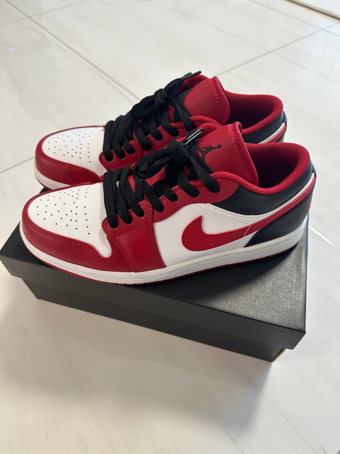 조던1로우 화이트 짐 레드블랙 260 상품이미지1