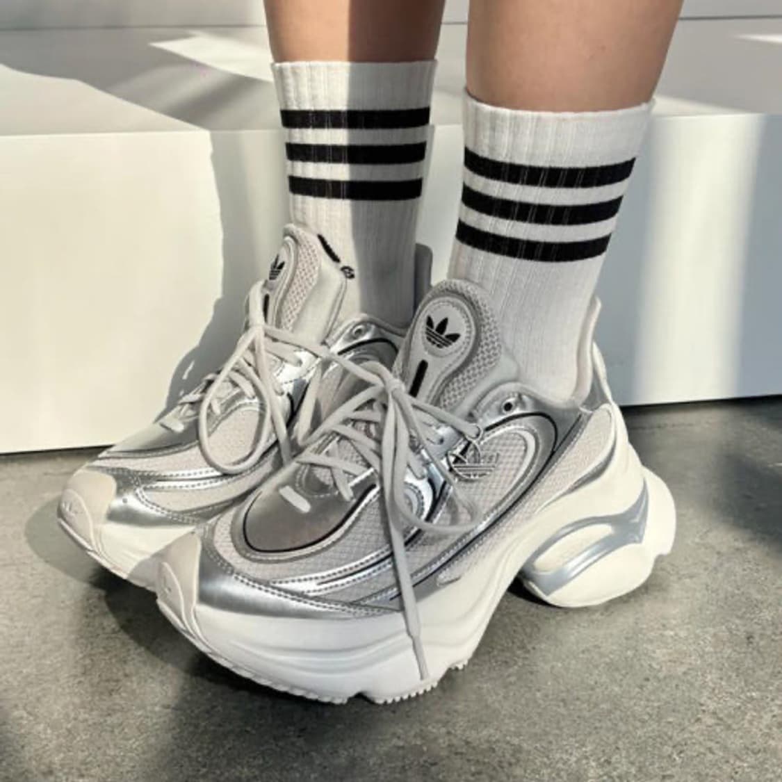 크림구매 새상품 아디다스 오즈베누즈 실버 230 상품이미지2