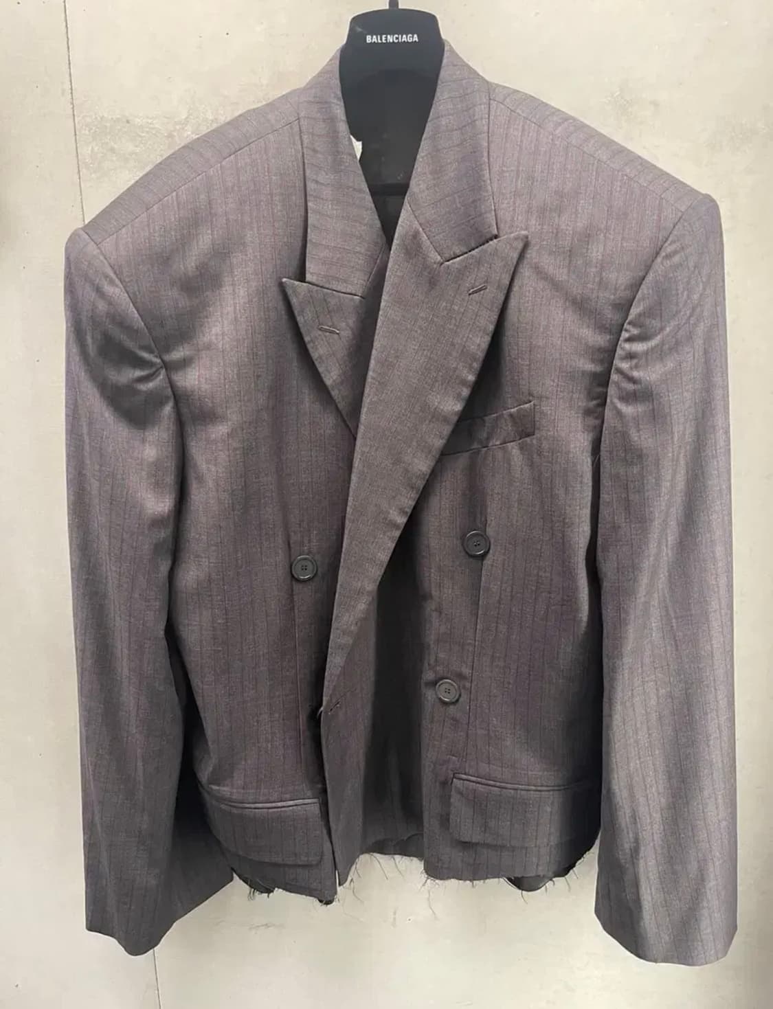 발렌시아가 캐피탈 비 스트라이프 오버사이즈 더블 블레이져 +팬츠셋업 상품이미지3