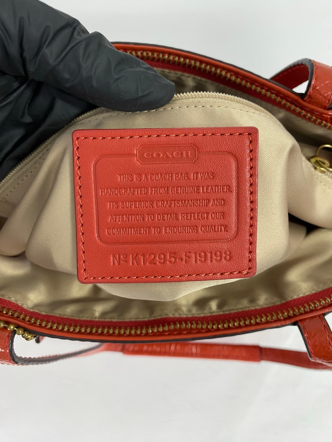 코치 페이턴트 가죽 시그니처 숄더백 토트백 상품이미지5