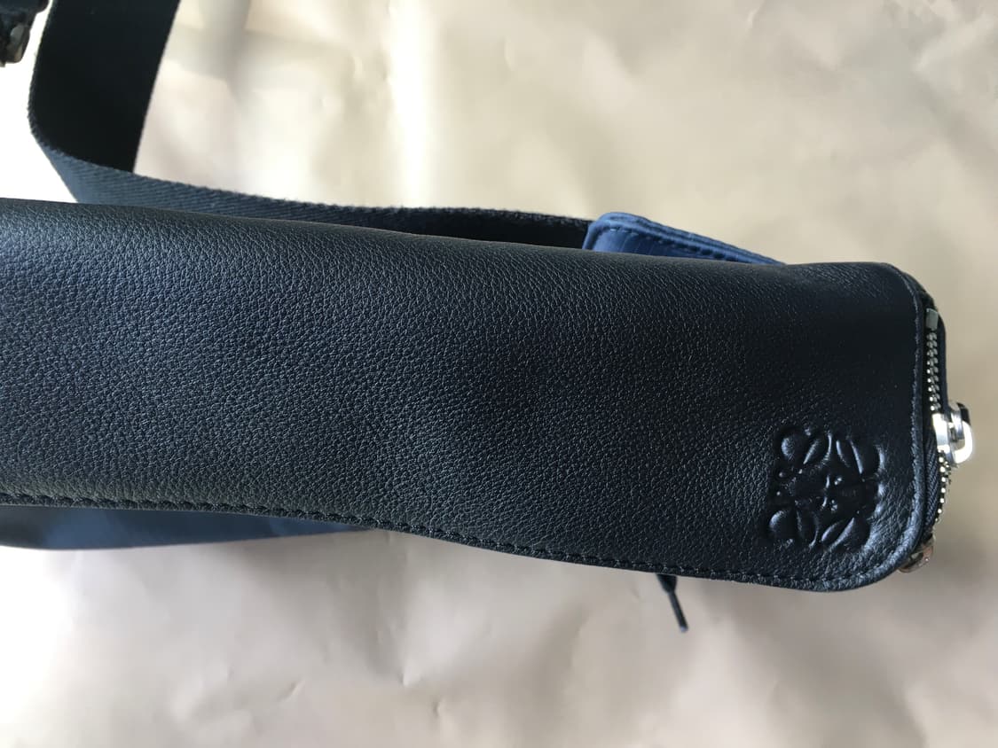 로에베 슬링백  상품이미지4