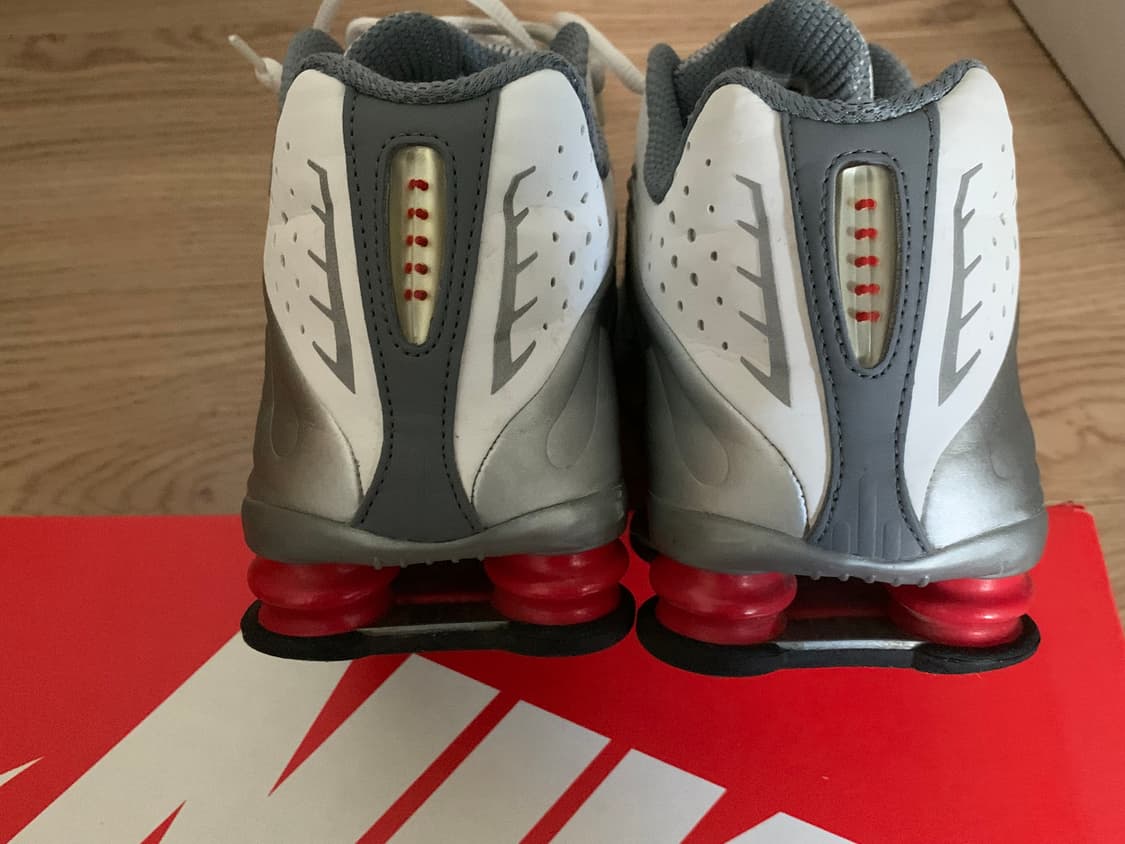 나이키 샥스 r4 메탈릭실버 코멧레드 300 상품이미지2