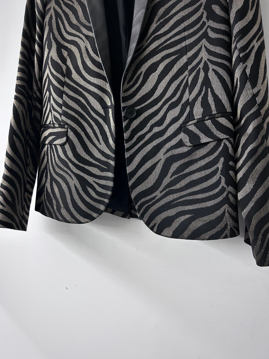 The Kooples Zebra Jacquard Tuxedo Jacket 상품이미지5