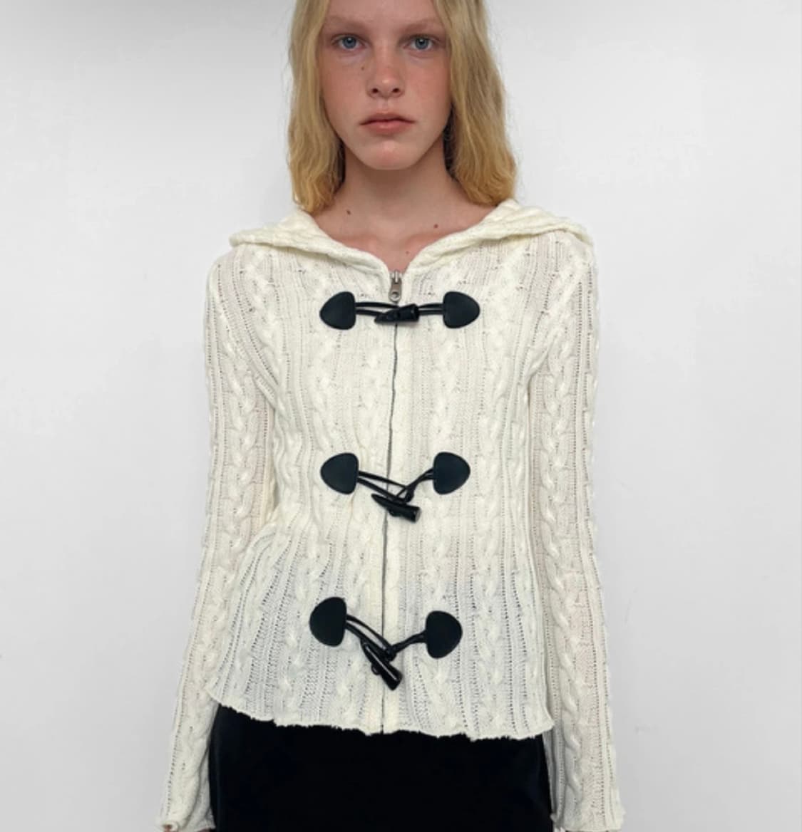 폴리수엠 케이블 토글 후디 아이보리 상품이미지1