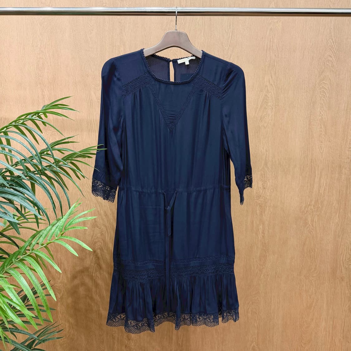 마쥬 미디 원피스 7부 소매 허리 스트링 레이스 배색 루즈핏 네이비 상품이미지1