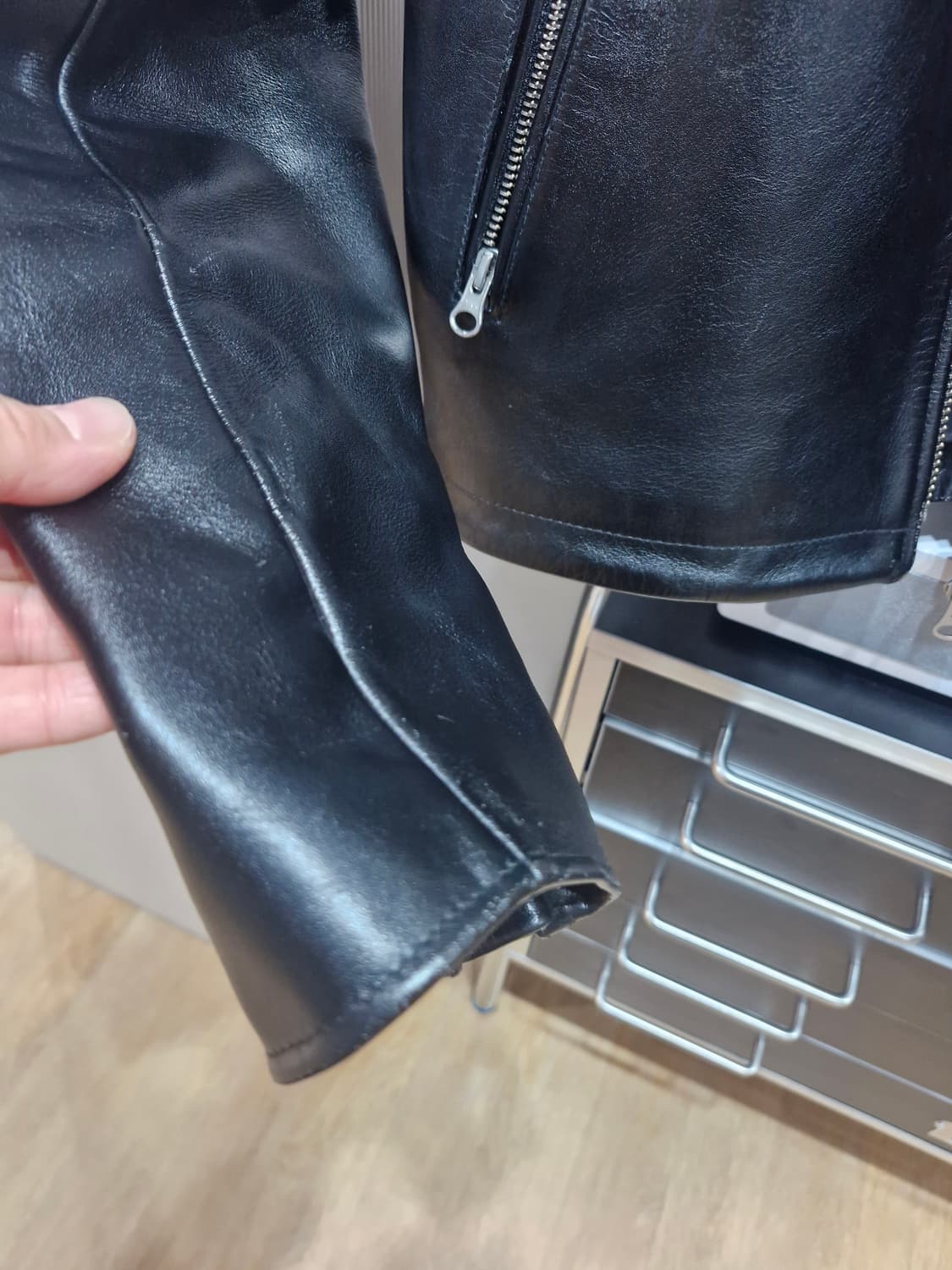 토니웩 카프레더크롭자켓L사이즈팝니다 상품이미지5