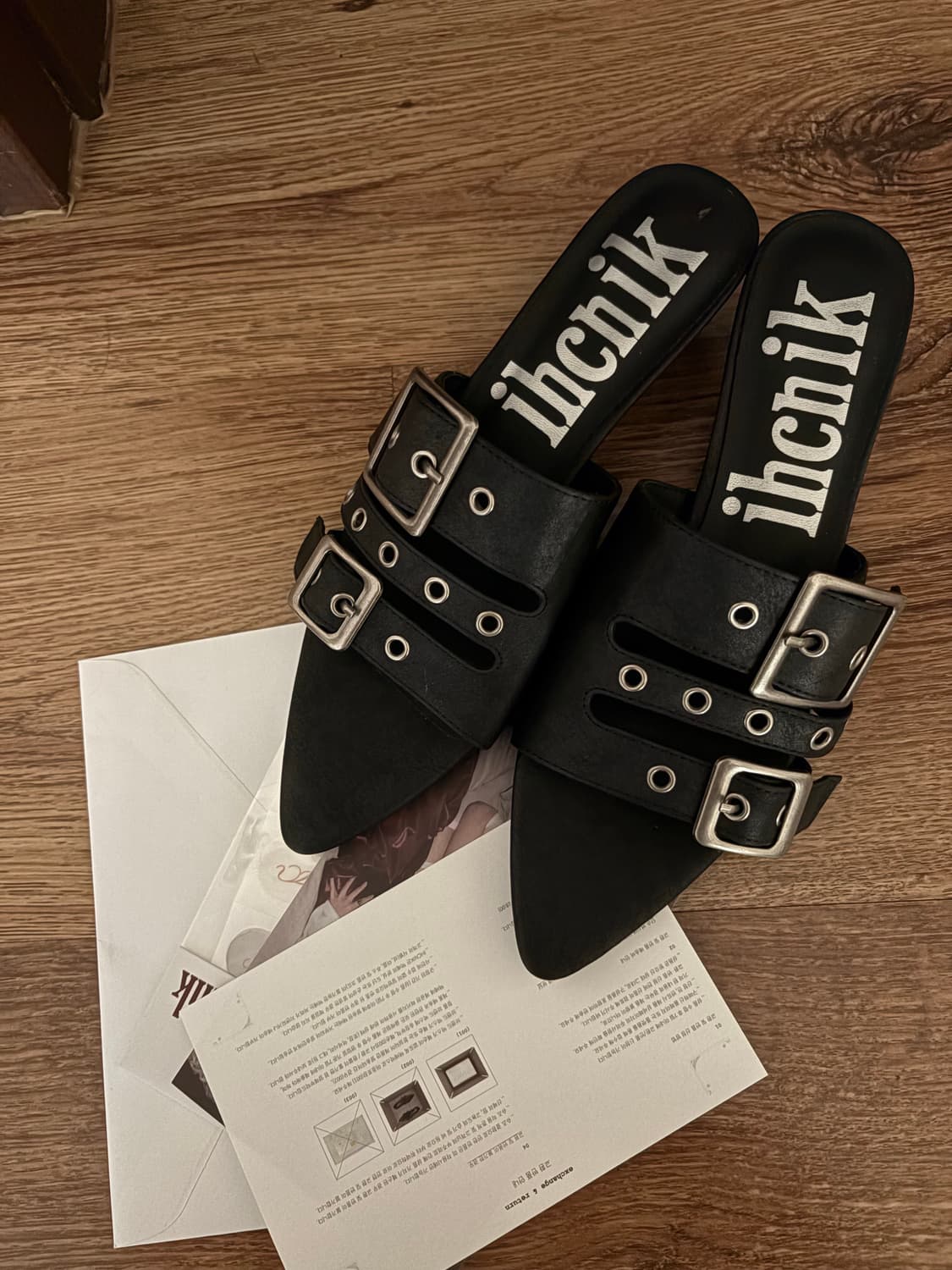 이크닉 r.907 three belted heels 235 블랙 판매 상품이미지3