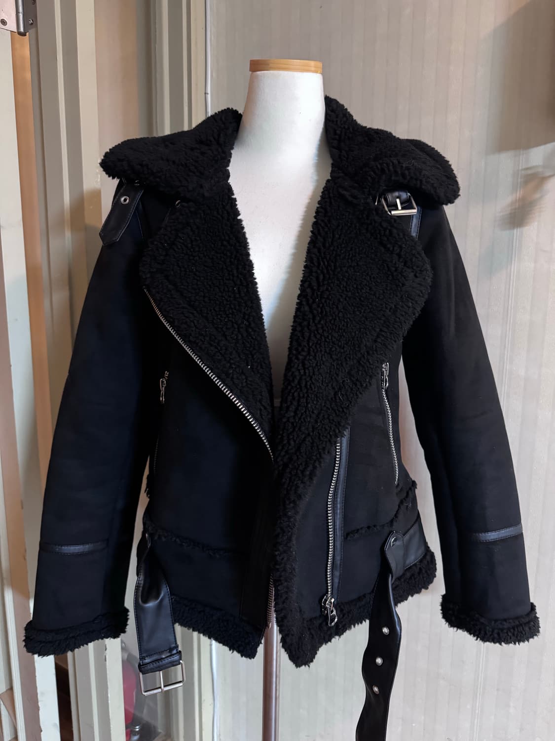 자라 블랙 무스탕 자켓 XS /실사이즈 S-M 상품이미지4