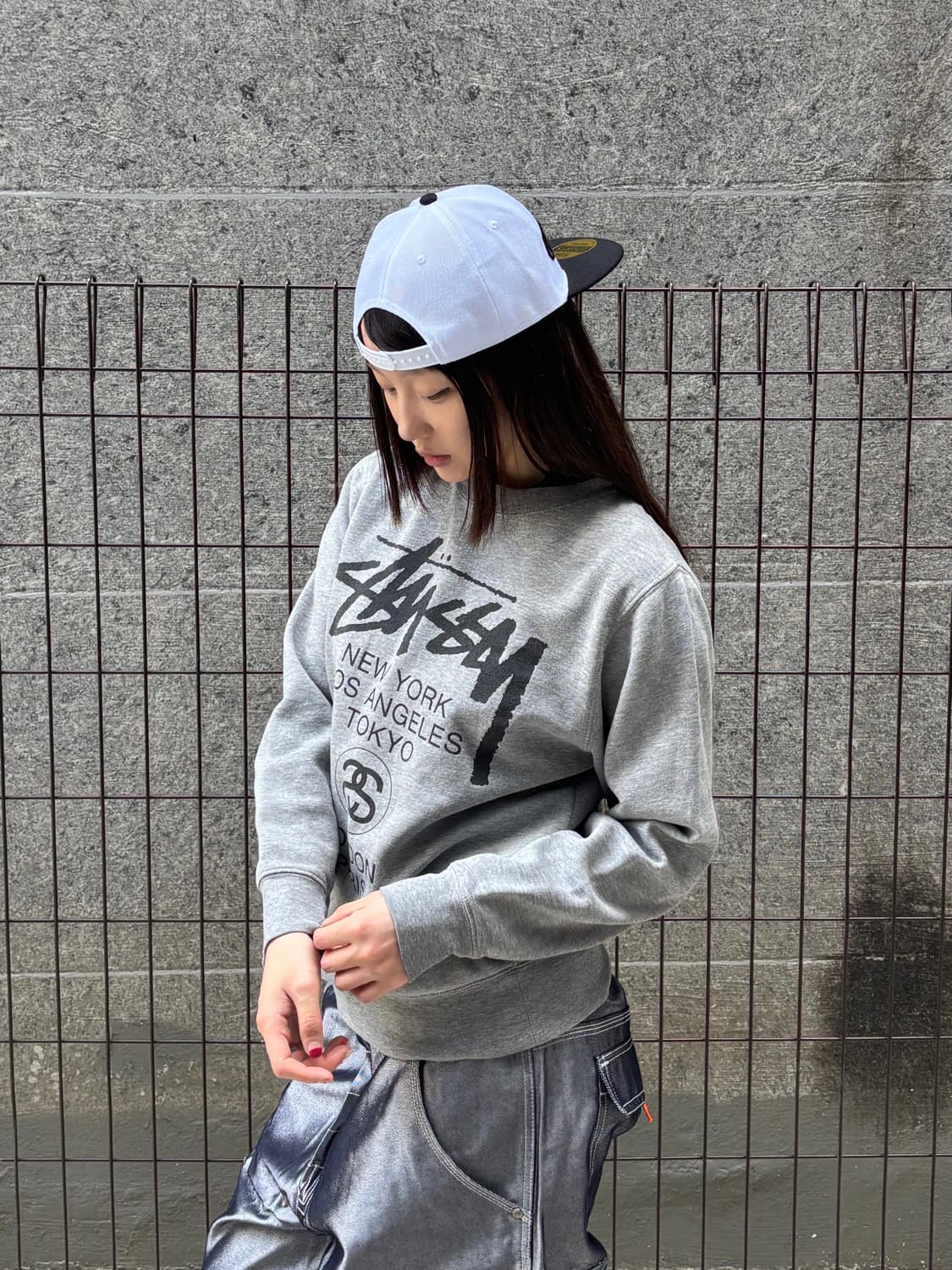 스투시 월드투어 그레이 맨투맨 상품이미지2