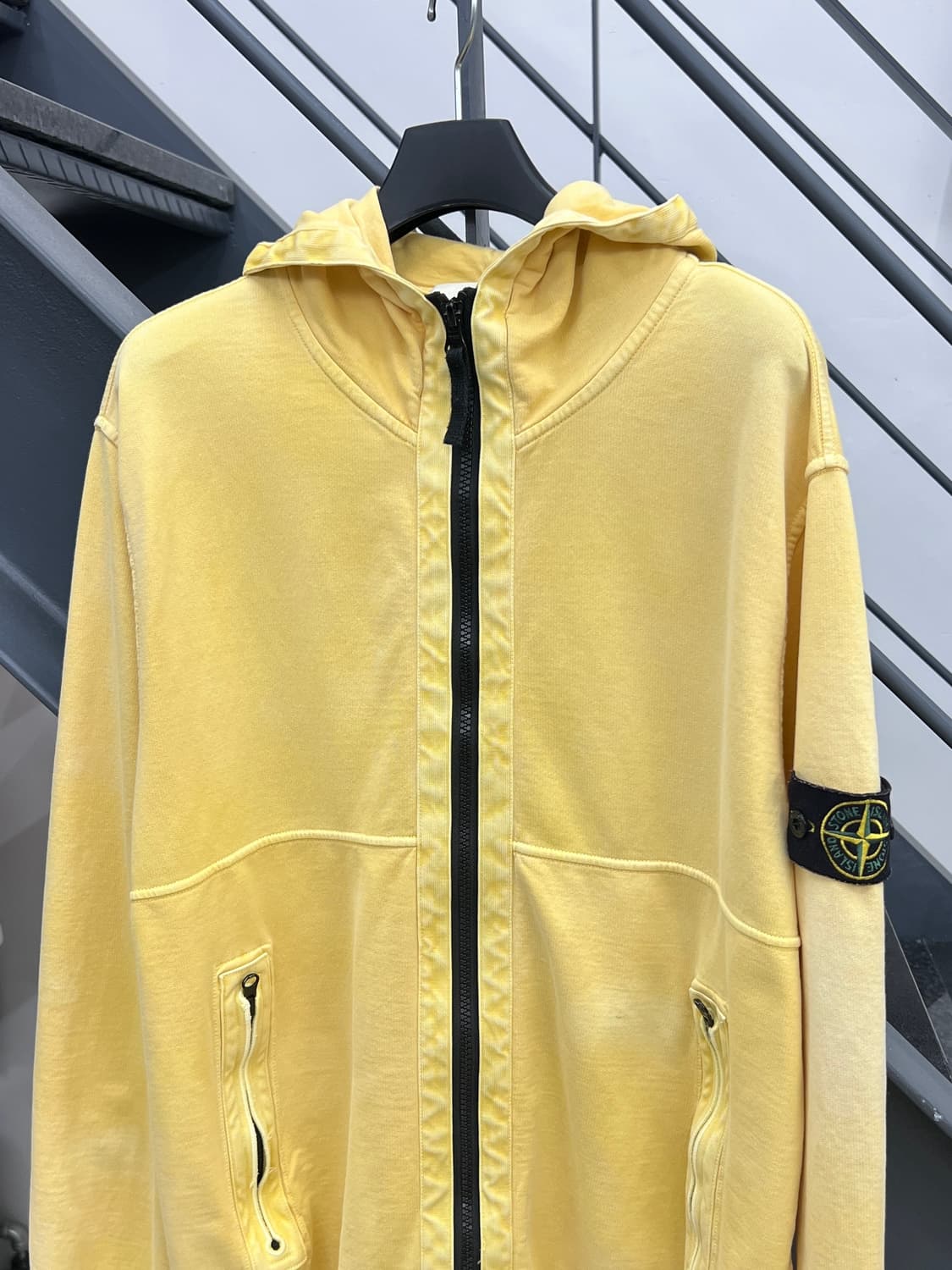 스톤아일랜드 와펜 옐로우 워싱 후드집업 상품이미지2