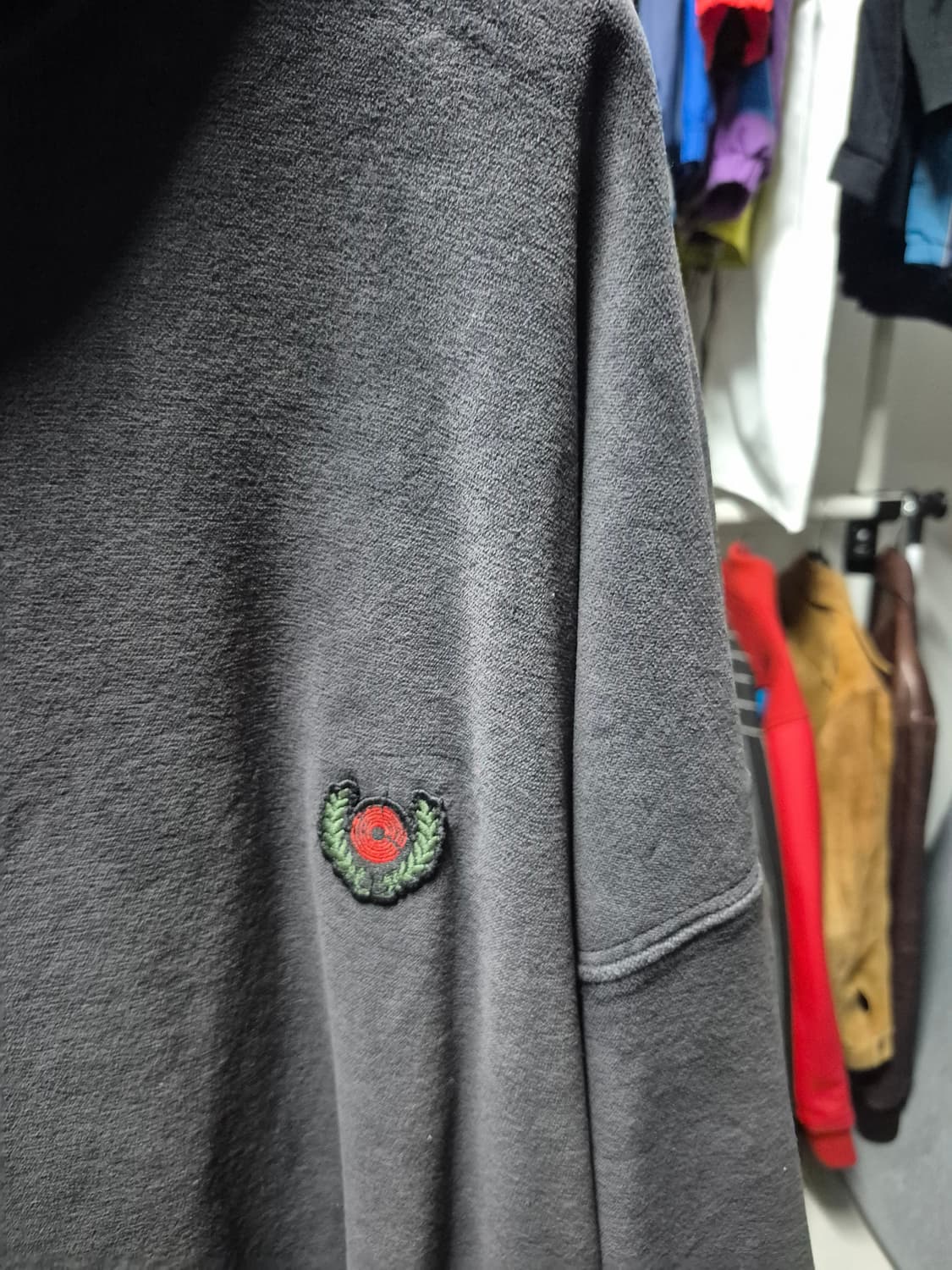 이지 YEEZY 시즌 5 크레스트 로고 벨벳 후드 m 정품 상품이미지5