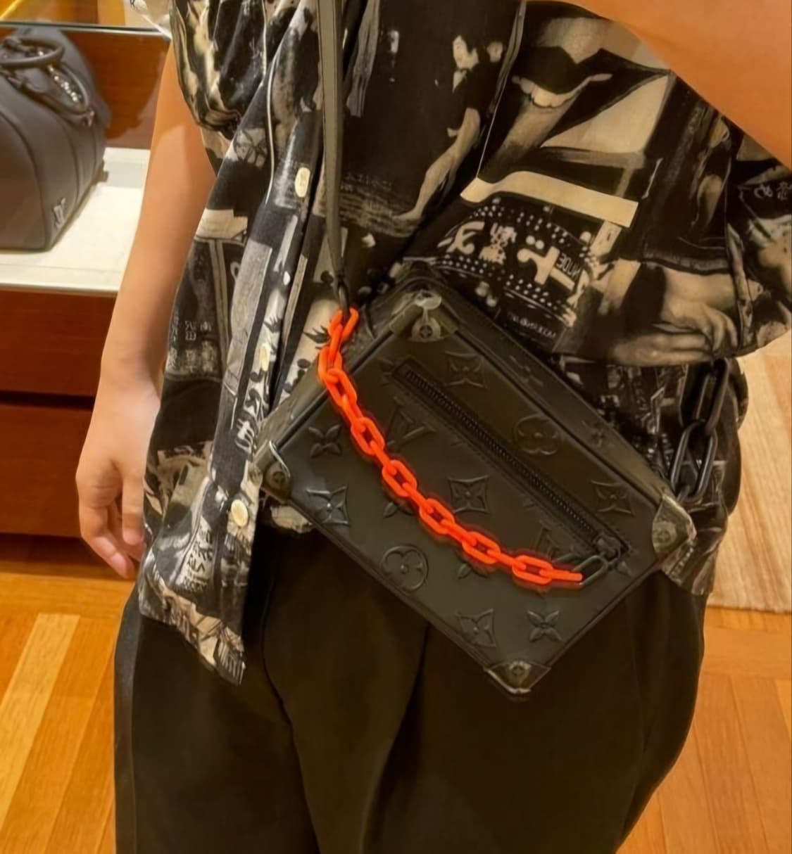 루이비통 버질아블로 입체 앰버서드 미니소프트 트렁크 크로스백 주황체인 상품이미지3