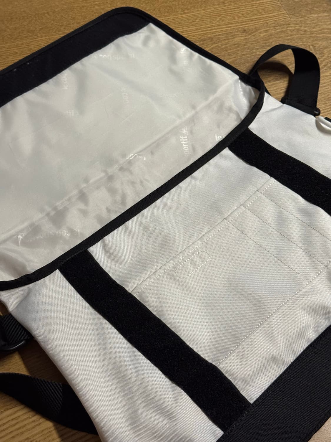 라코스테 흰색 메신저백 상품이미지2