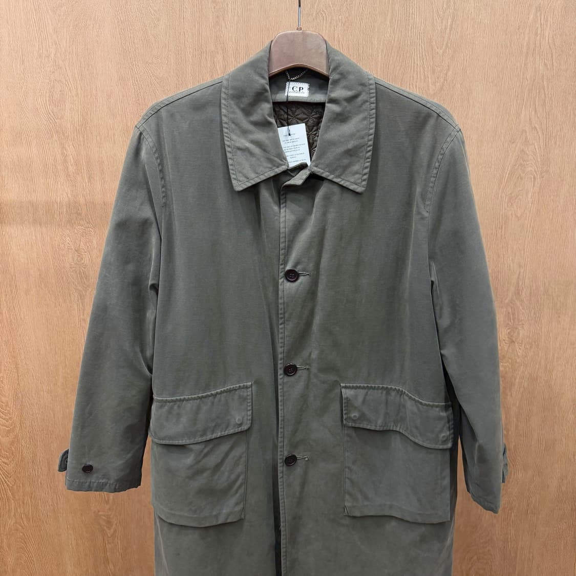 C.P. 컴퍼니 싱글 브레스티드 코트 퀄팅 안감 플랩 포켓 디테일 브라운 상품이미지4