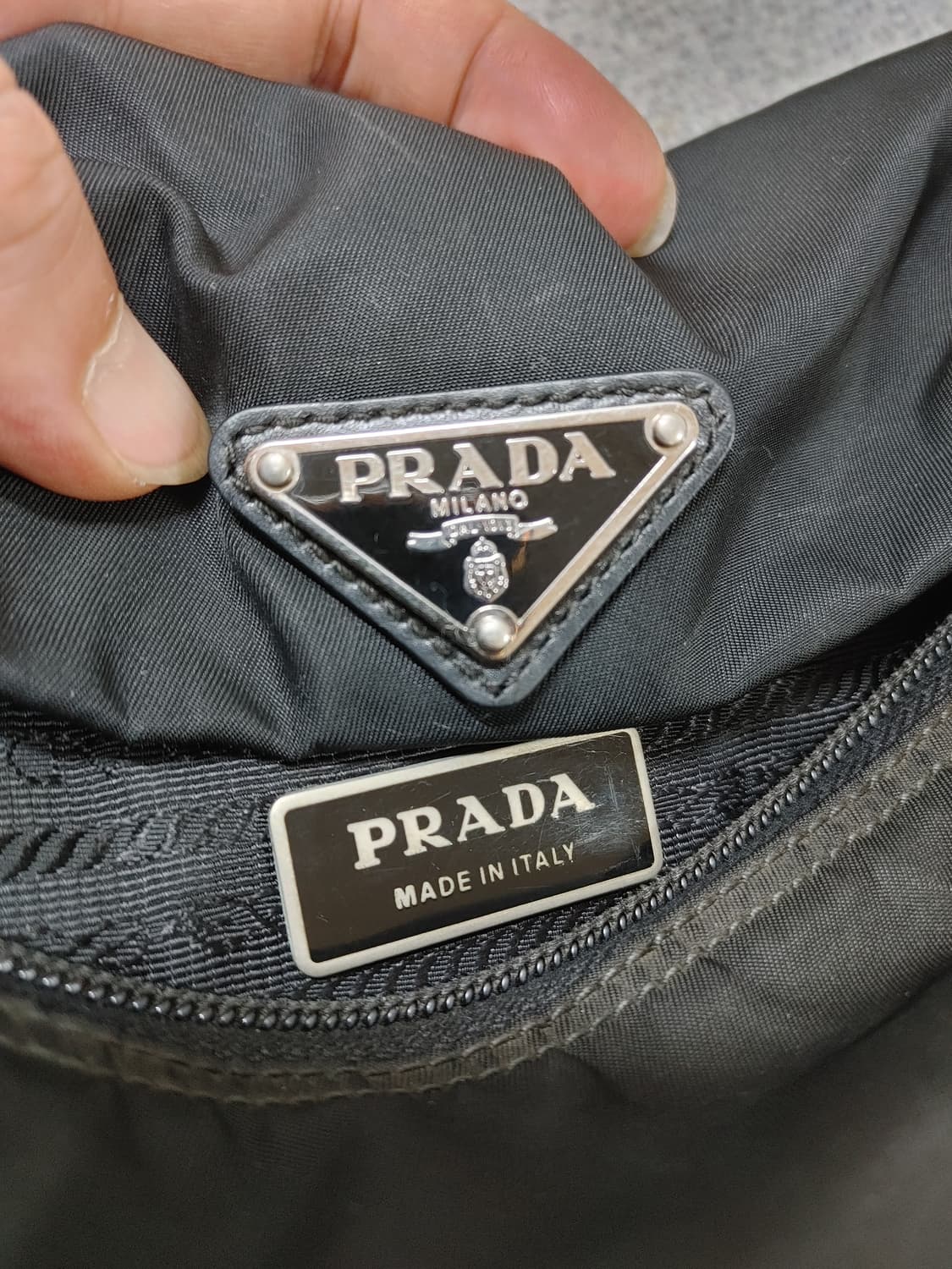 정품 프라다 테수토 나일론 바이커 모터백 크로스백 상품이미지8