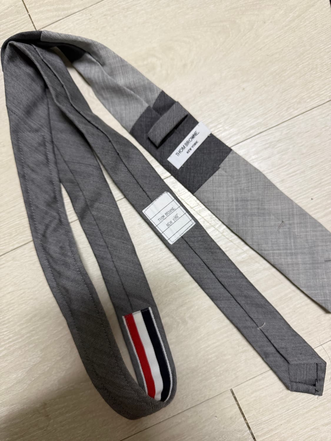 톰브라운 이정재 펀믹스 넥타이 타이 팝니다 상품이미지2