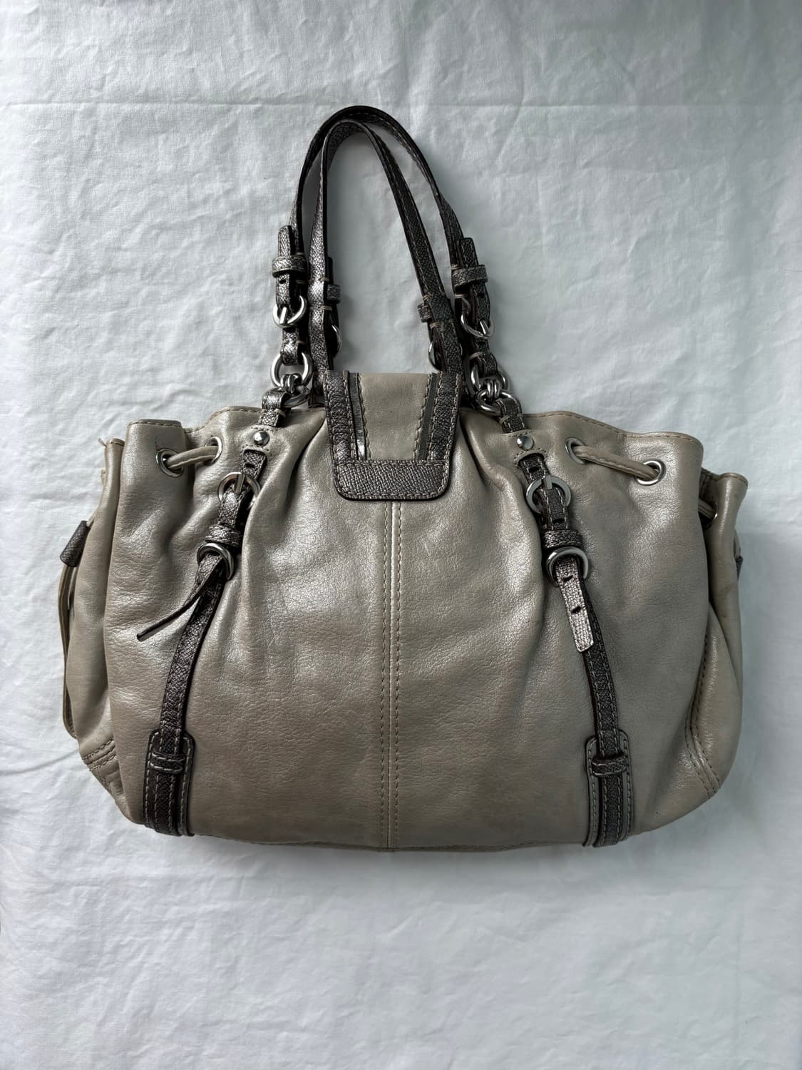 🎉오늘특가🎉Coach silver glitter hand bag 상품이미지2