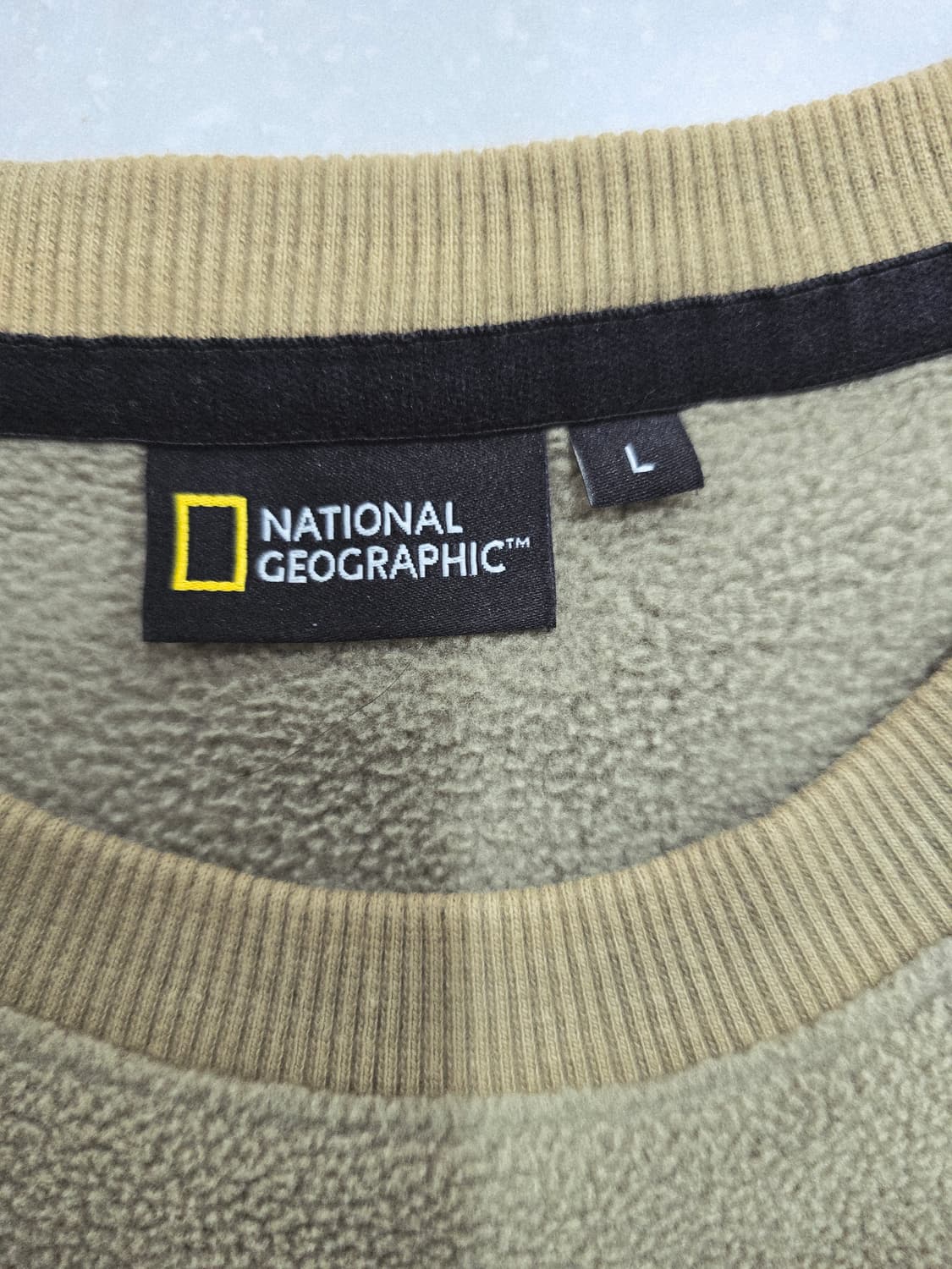 내셔널지오그래픽 플리스 맨투맨 카키 상품이미지5