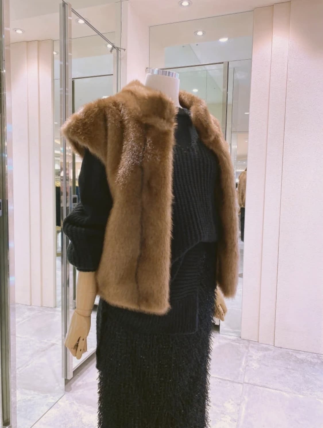 에고이스트 페이크 밍크 드랍숄더  베스트 66사이즈 상품이미지5