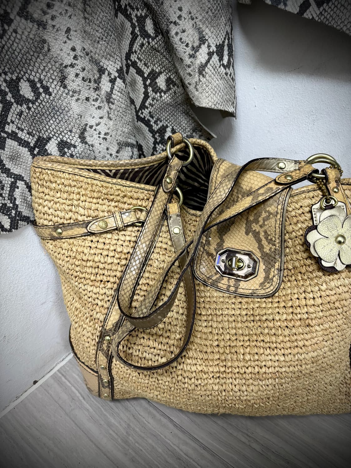 [Coach Y2K] Beige Flowers Detail Over-Si 상품이미지4