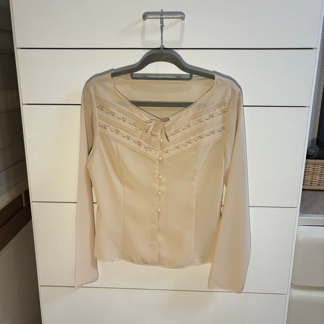 ketty 베이지 실크st 레이스 장식 블라우스 상품이미지3