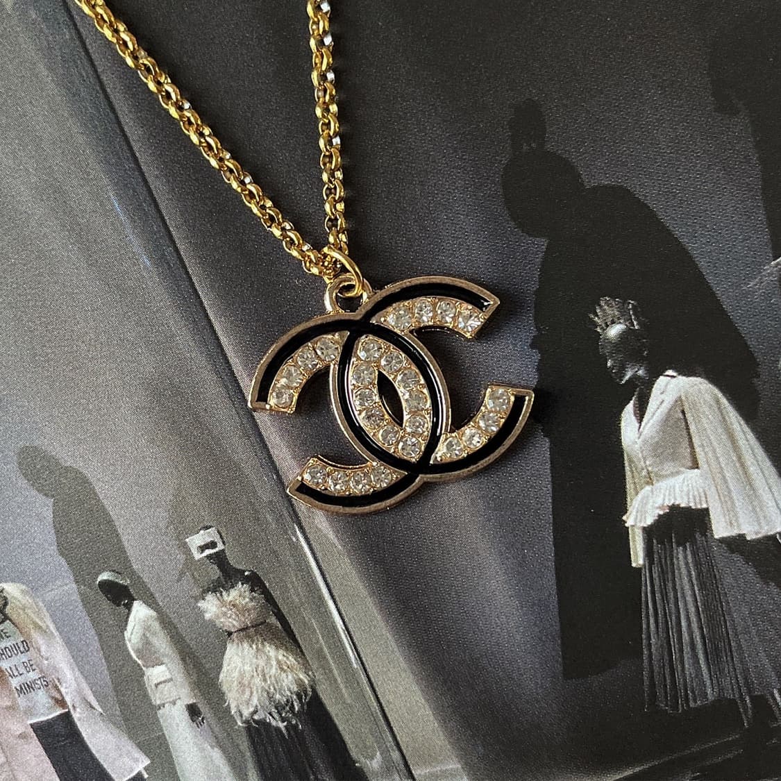 샤넬 크리스탈 블레이드 골드 롱 목걸이 블랙  상품이미지2