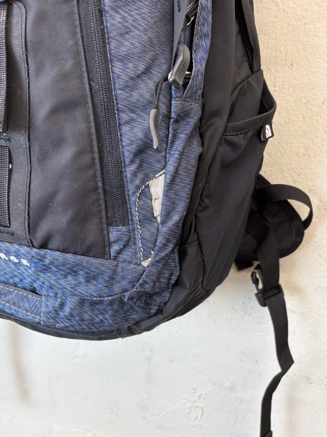 노스페이스 서지 백팩 블랙 블루 상품이미지9