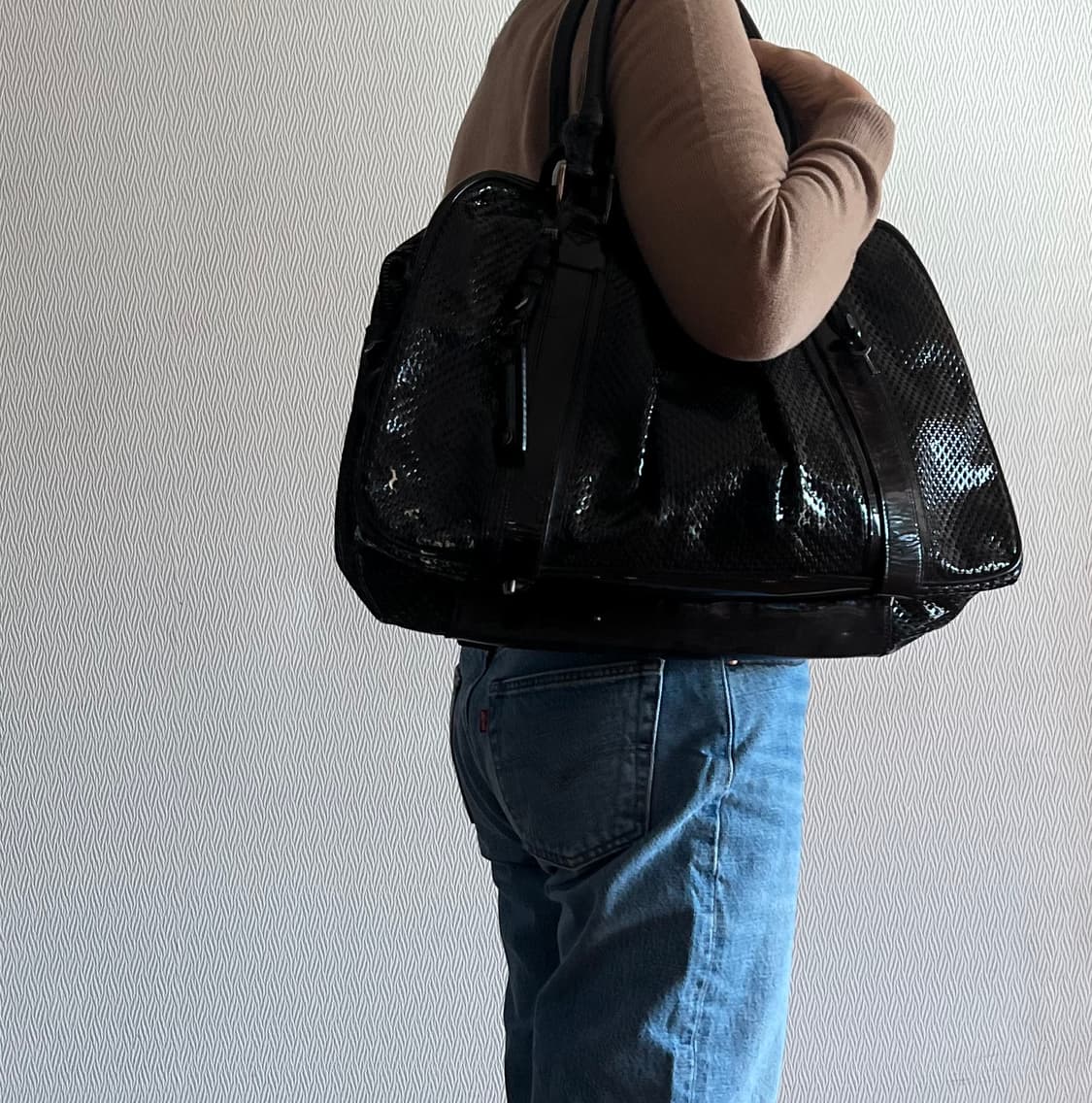 버버리 페이턴트 가죽 가방 상품이미지3