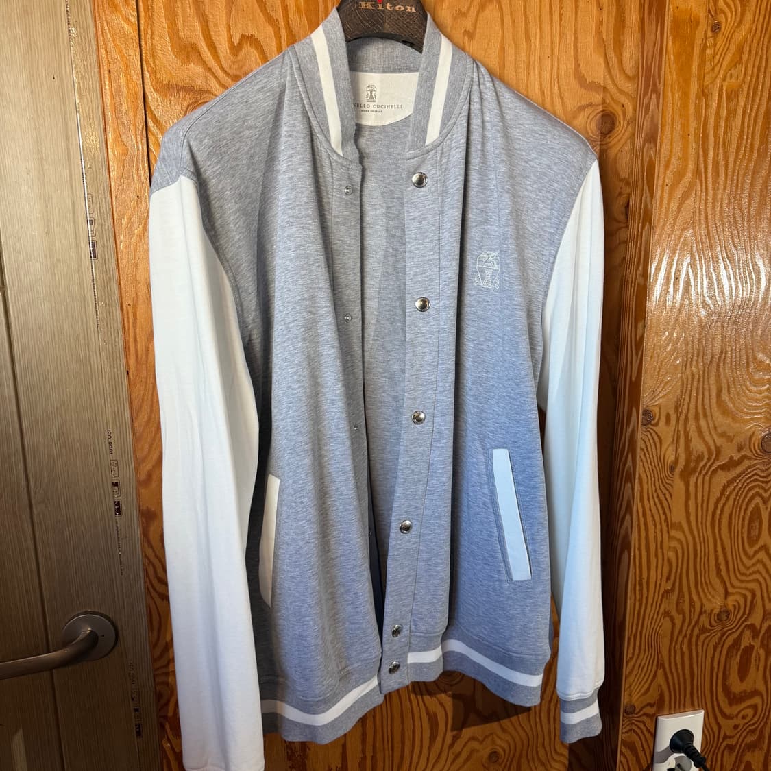 브루넬로 쿠치넬리 23 S/S 로고 바시티 봄버 자켓 상품이미지4